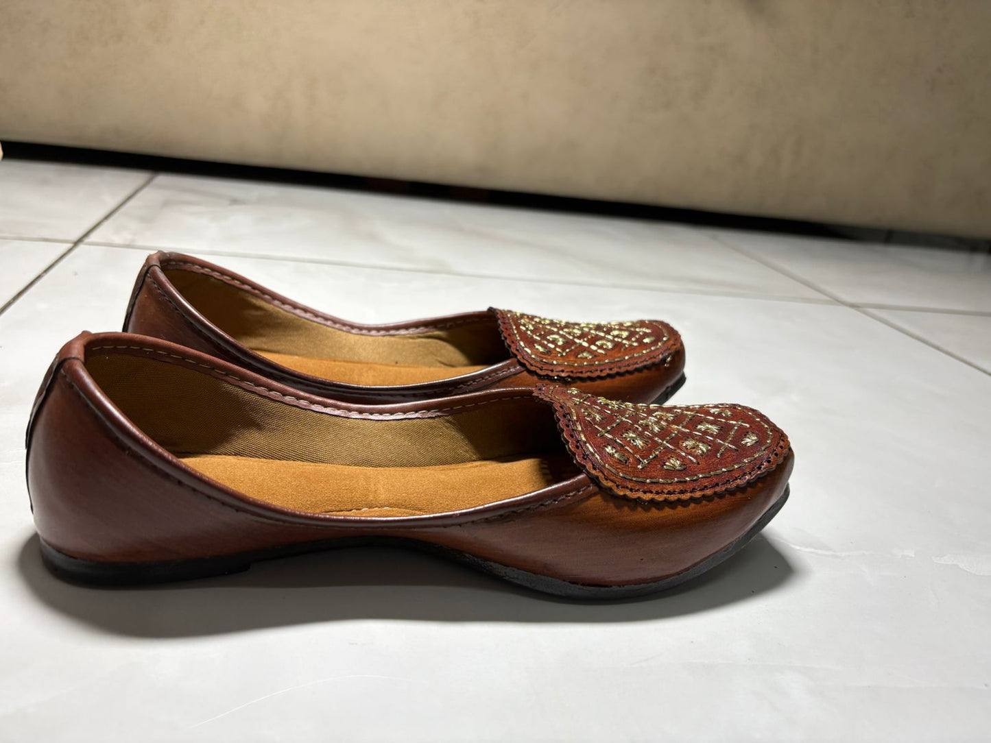 Classic Brown Leather Embroidered Juttis