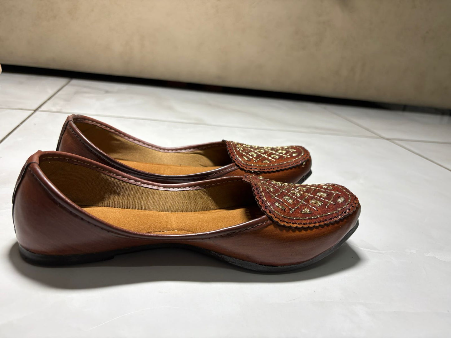 Classic Brown Leather Embroidered Juttis