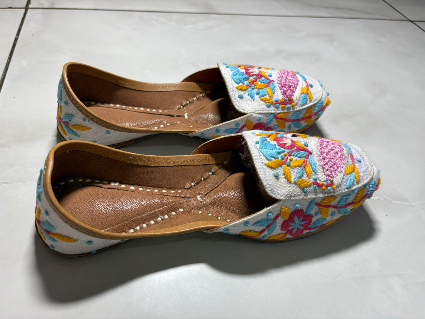 White Embroidered Bird Motif Juttis