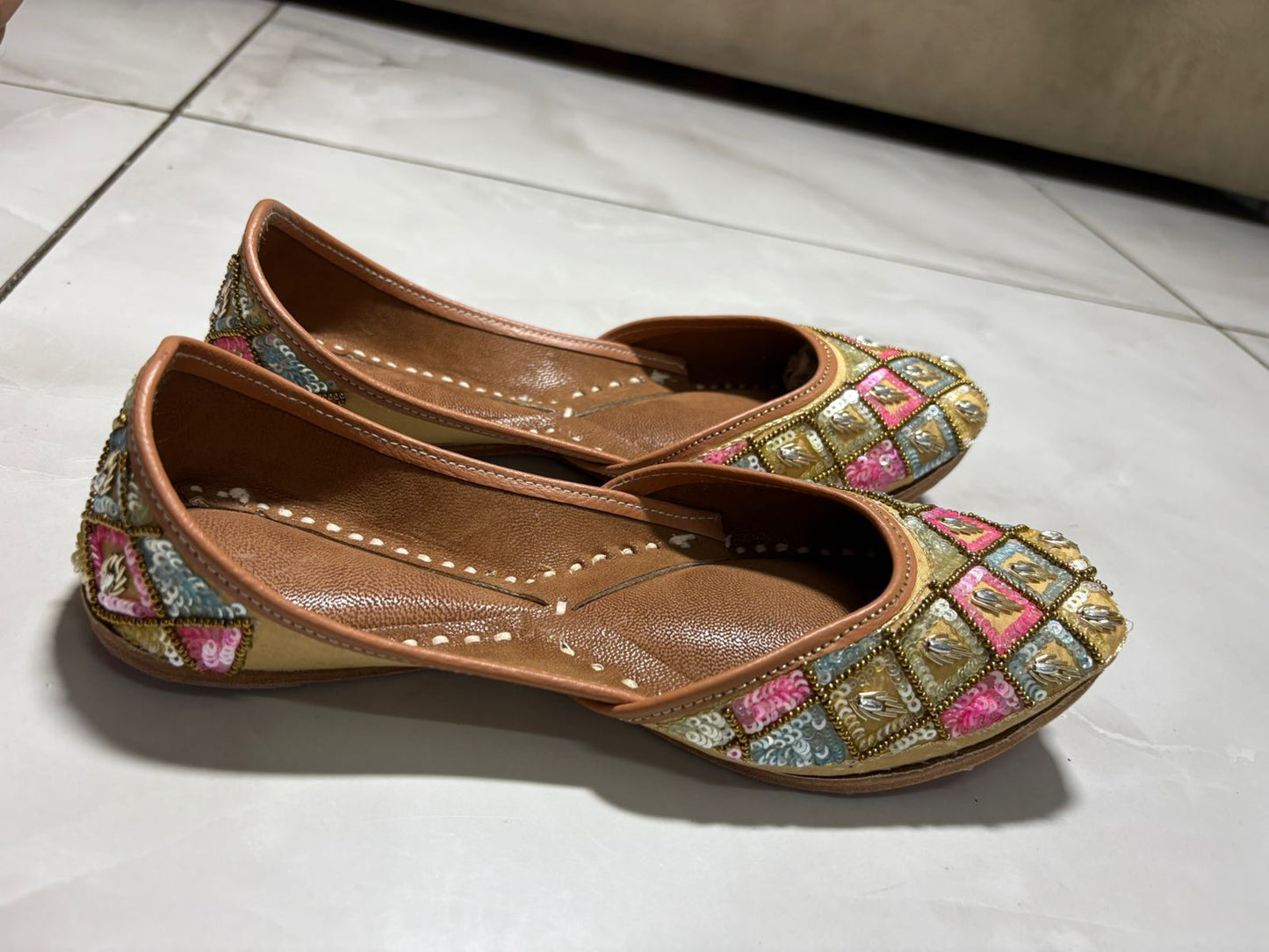 Multicolor Diamond Mirror Work Juttis