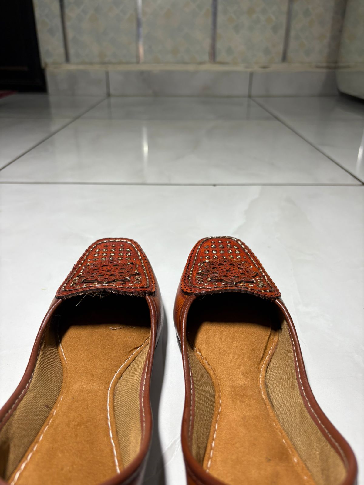 Classic Brown Mandala Handcrafted Leather Juttis