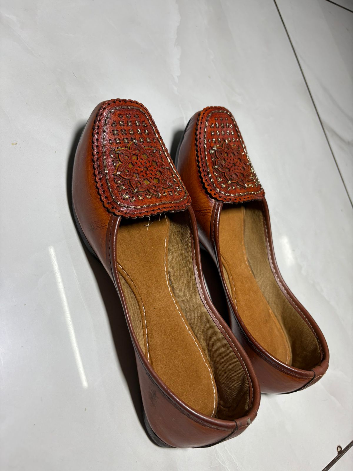 Classic Brown Mandala Handcrafted Leather Juttis