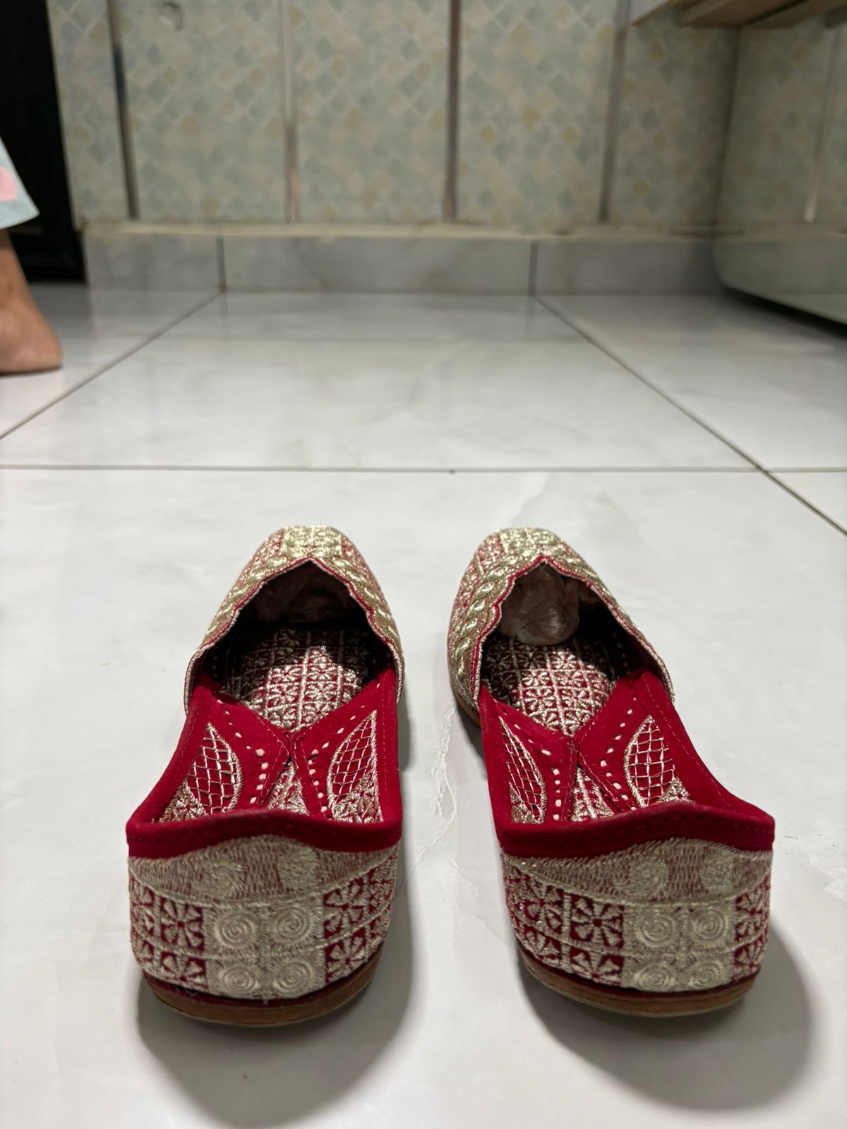 Royal Red Zari Embroidered Mojaris with Scalloped Detailing
