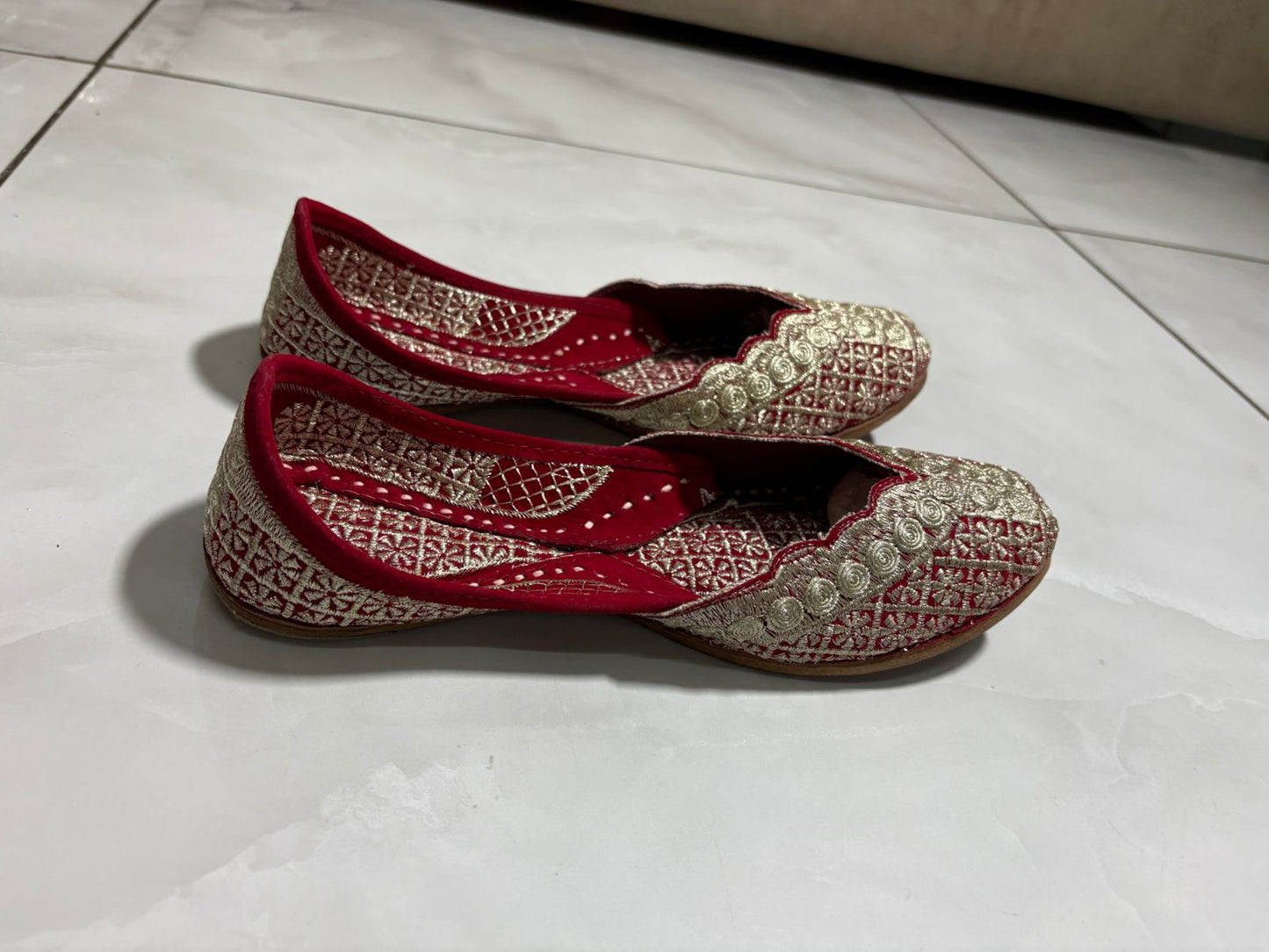 Royal Red Zari Embroidered Mojaris with Scalloped Detailing