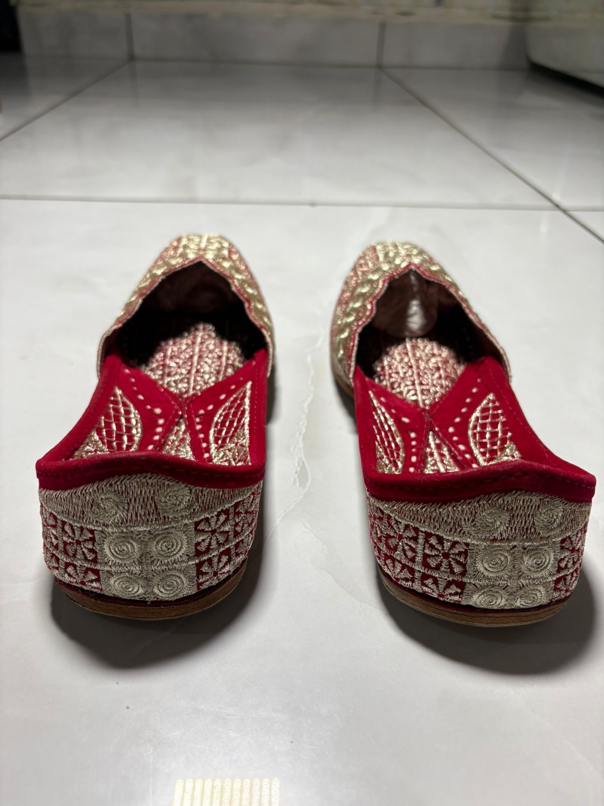 Royal Red Zari Embroidered Mojaris with Scalloped Detailing