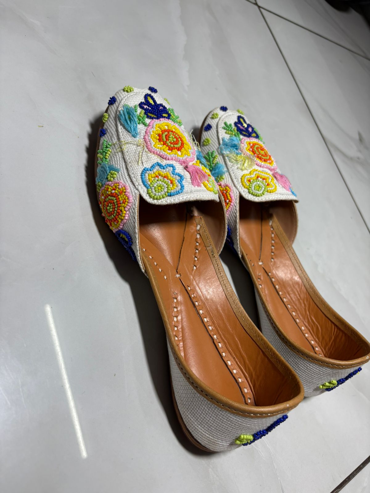 Multicolor Hand-Beaded White Floral Juttis