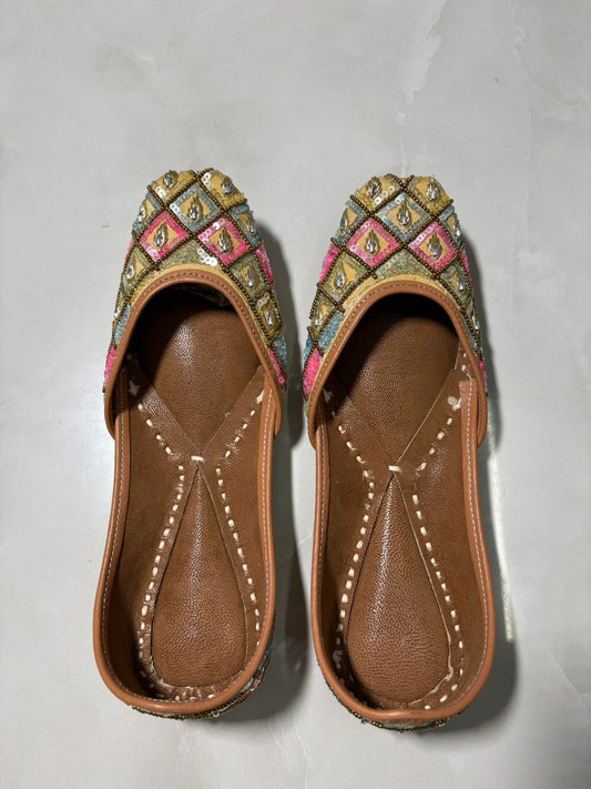 Pastel Mirror Work Diamond Pattern Juttis
