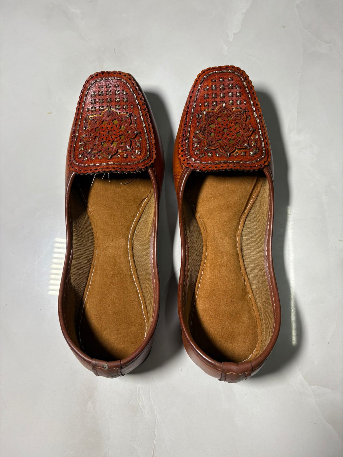 Classic Brown Mandala Handcrafted Leather Juttis